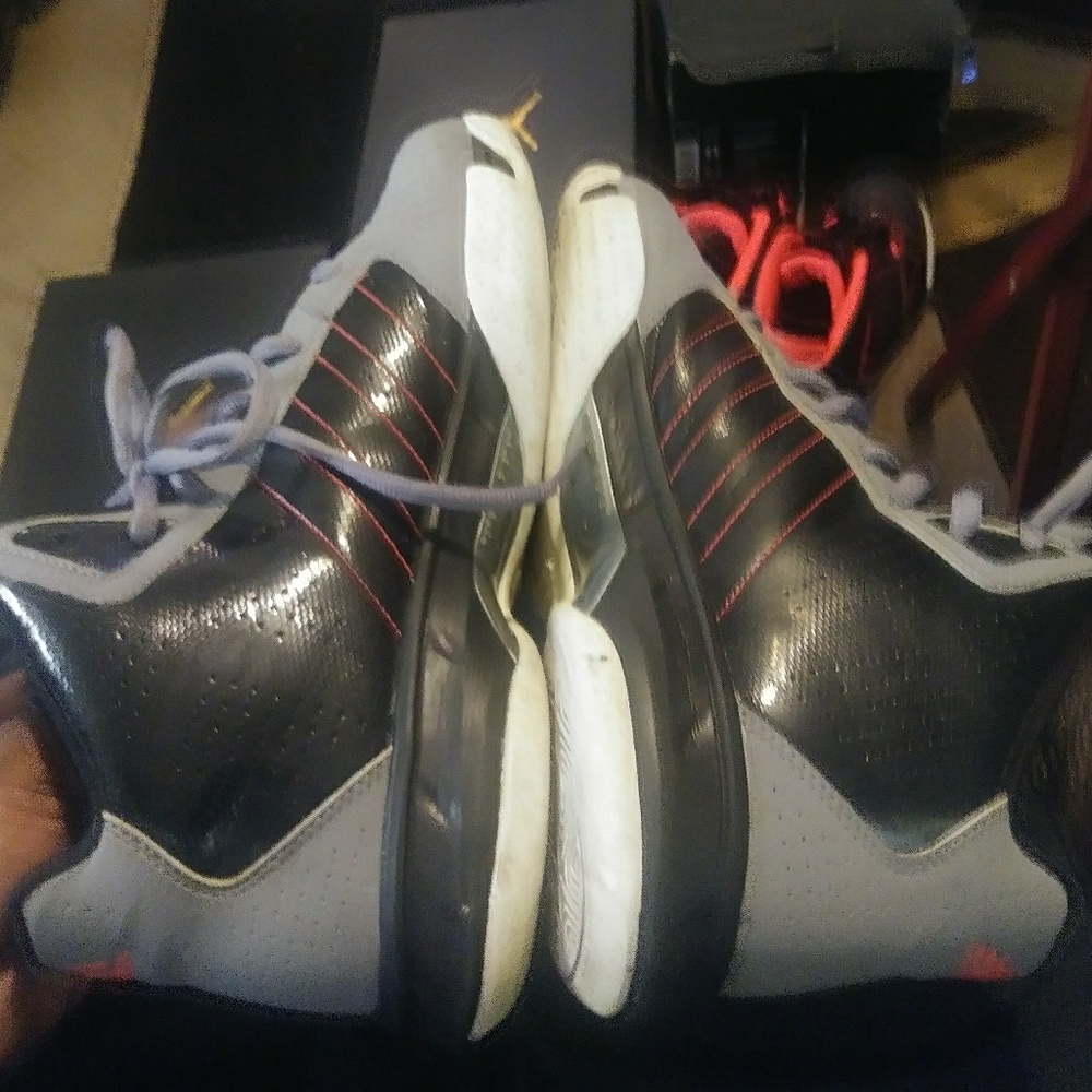 Mens Adidas Shoes. Good Condition. - Picture 3 of 5